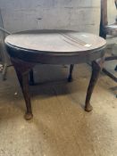 SMALL MID-20TH CENTURY OCCASIONAL TABLE
