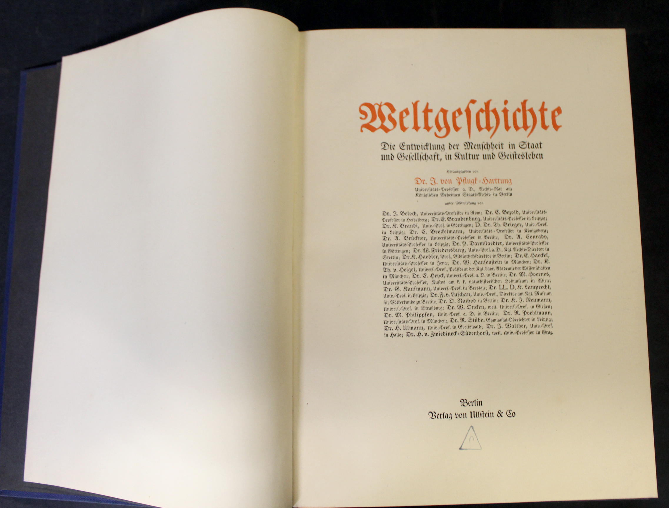 J VON PFLUGK-HARTTUNG: WELTGESCHICHTE, Berlin, 1909, 4 vols, 4to, original cloth gilt (4) - Image 3 of 6