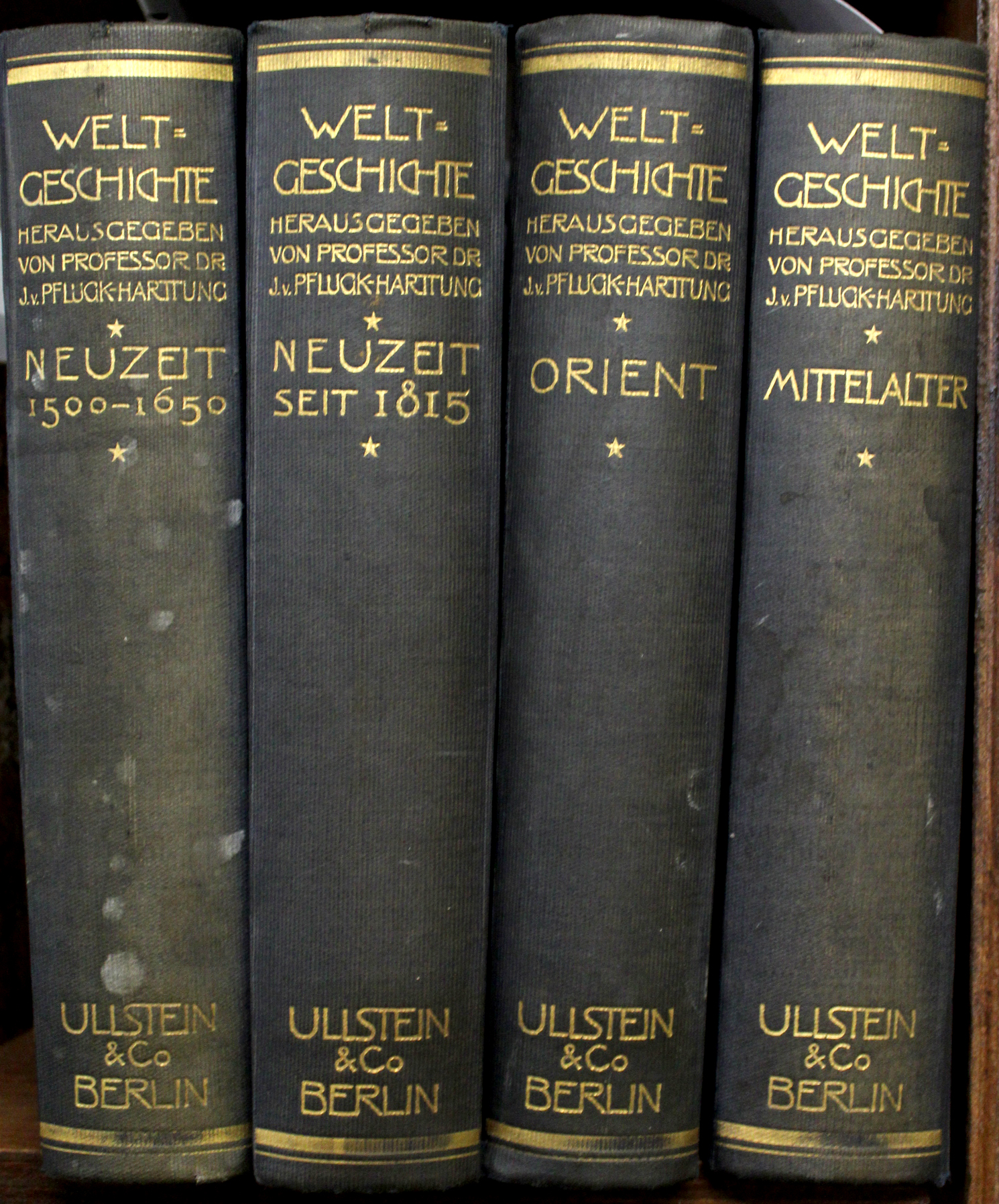 J VON PFLUGK-HARTTUNG: WELTGESCHICHTE, Berlin, 1909, 4 vols, 4to, original cloth gilt (4)