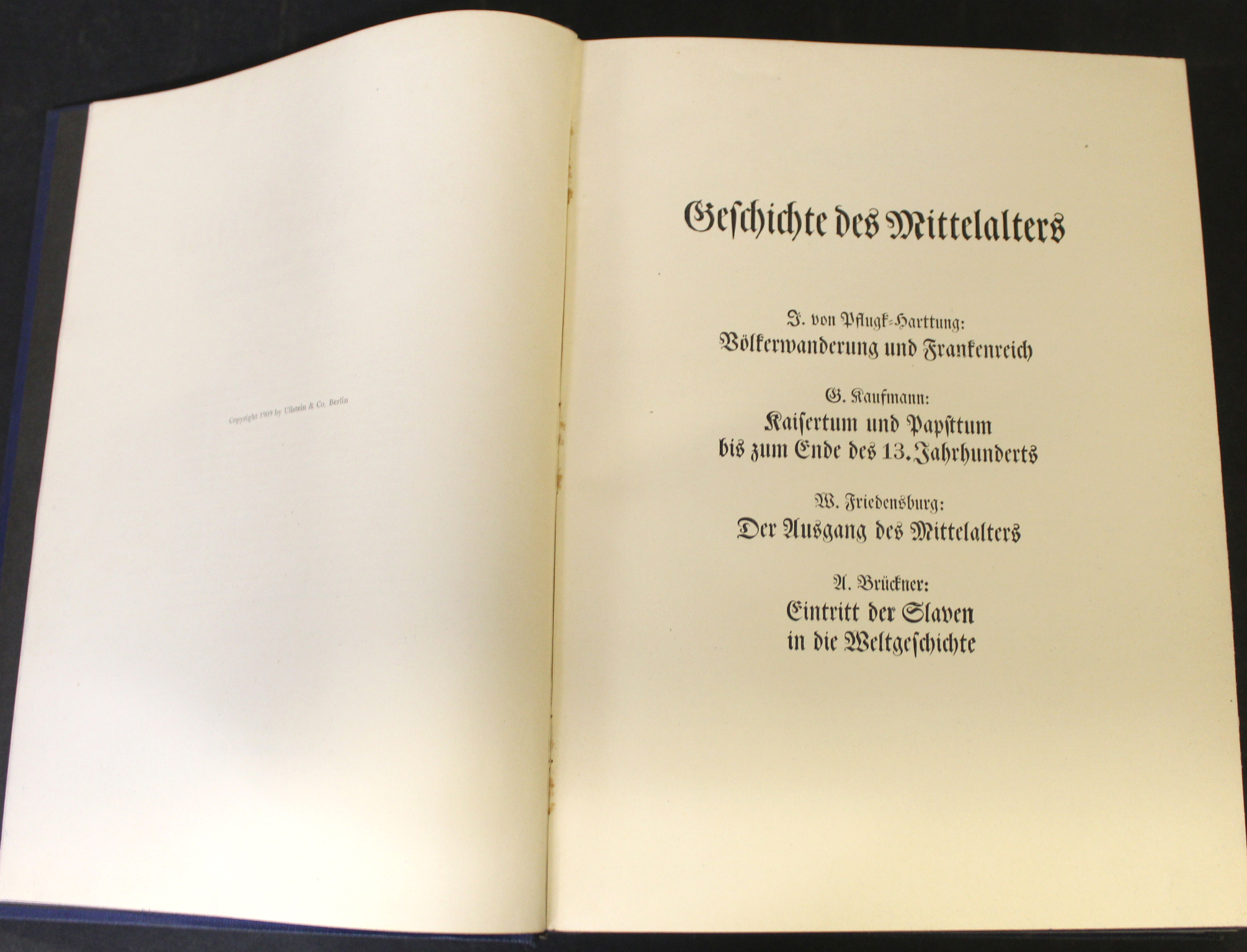J VON PFLUGK-HARTTUNG: WELTGESCHICHTE, Berlin, 1909, 4 vols, 4to, original cloth gilt (4) - Image 4 of 6