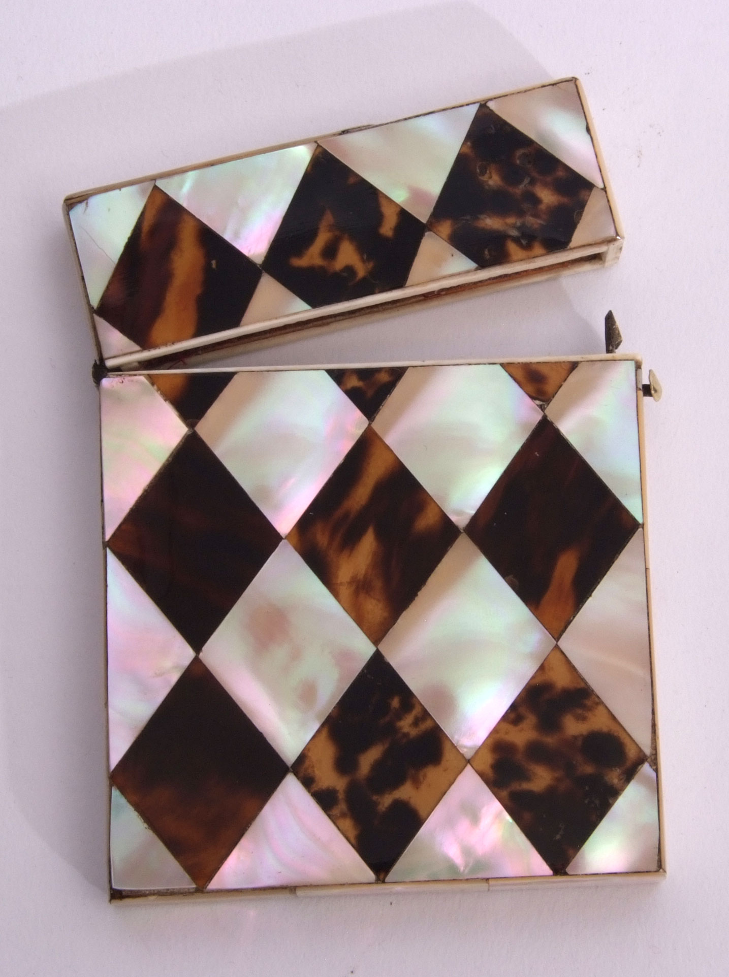 19th century tortoiseshell and mother of pearl card case with diamond geometric design to front - Image 4 of 4