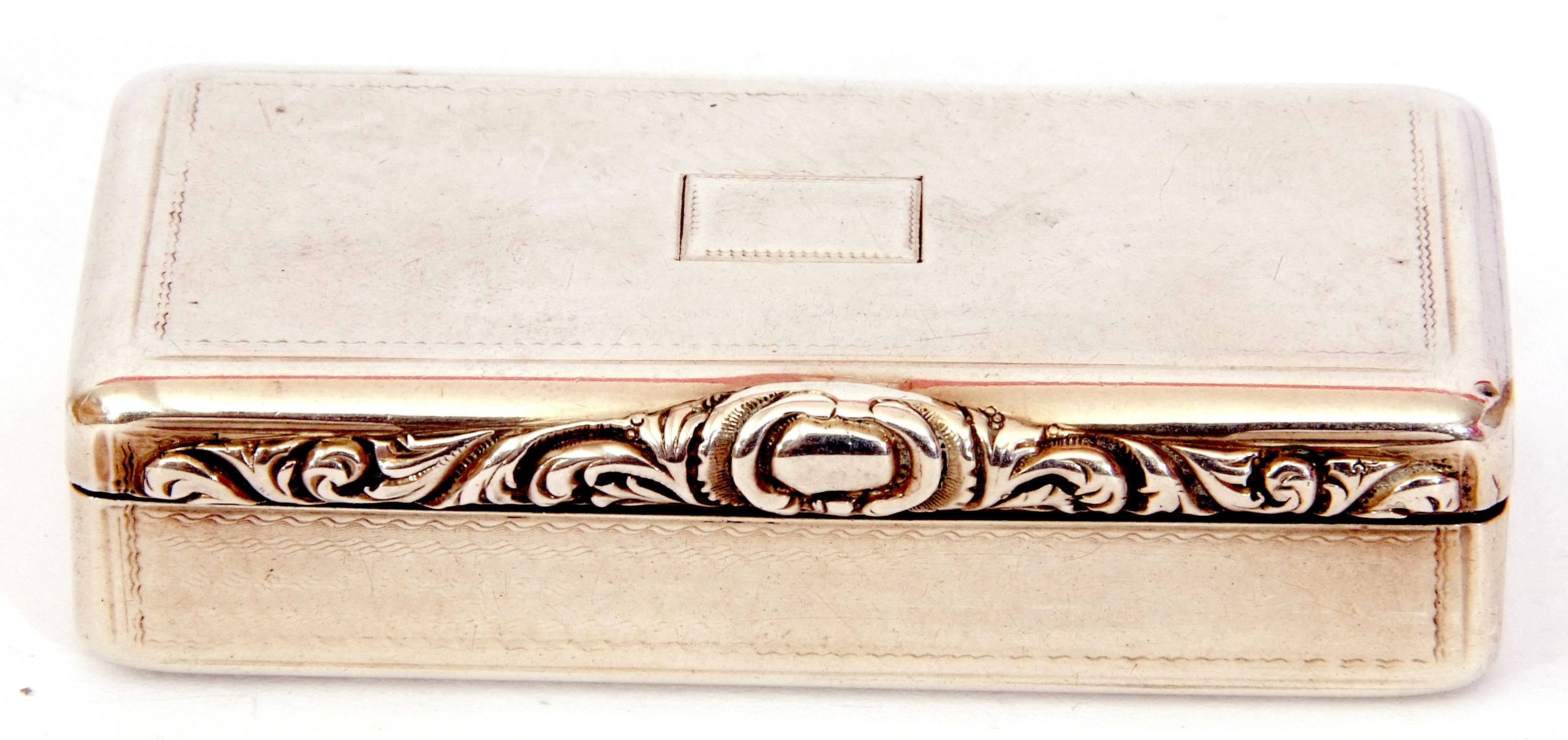 George IV silver snuff box of rectangular form, the lid with a chased design featuring a vacant