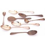 Mixed Lot: three George III tea spoons, Old English pattern, London 1800, maker's mark WWS, together