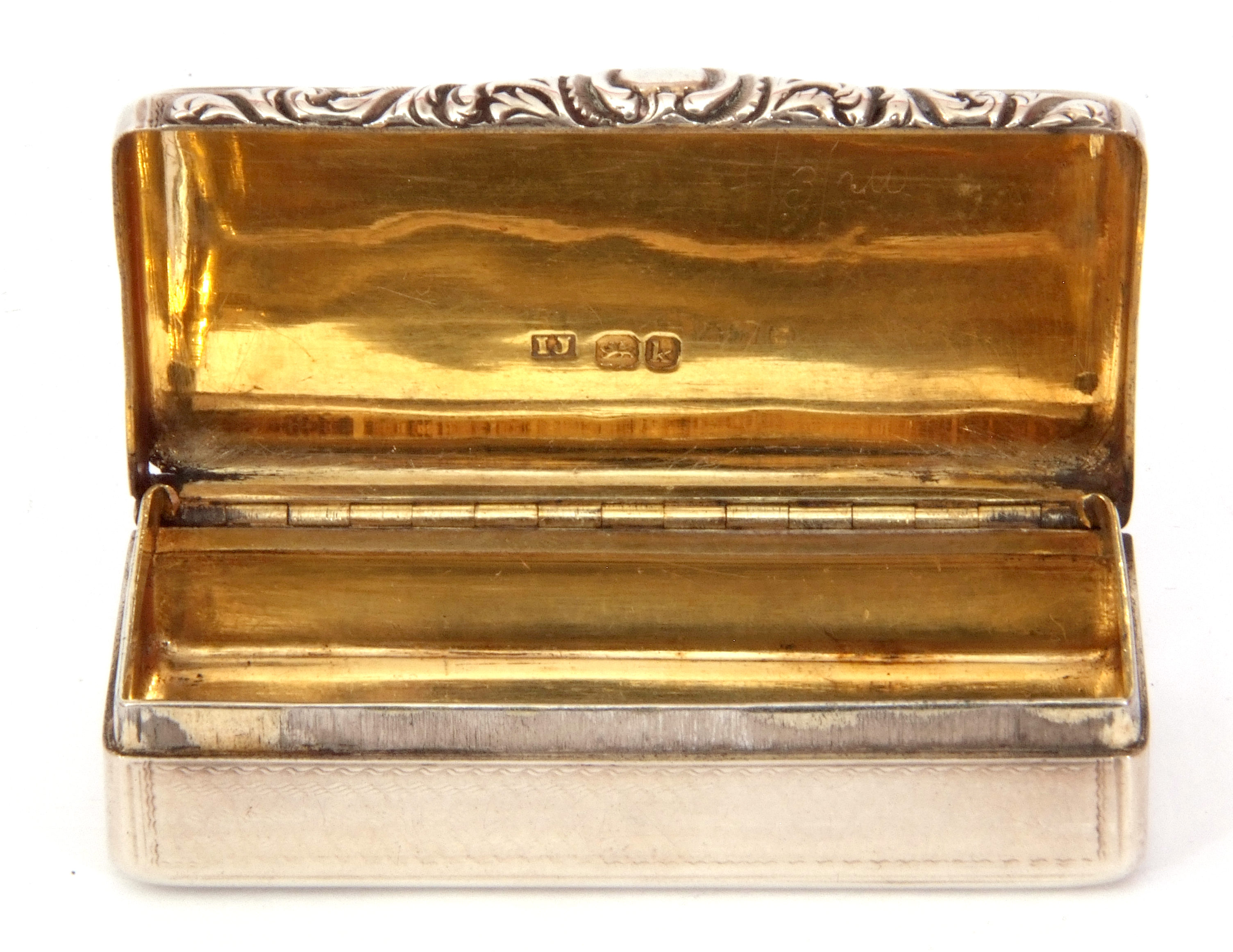 George IV silver snuff box of rectangular form, the lid with a chased design featuring a vacant - Image 3 of 3