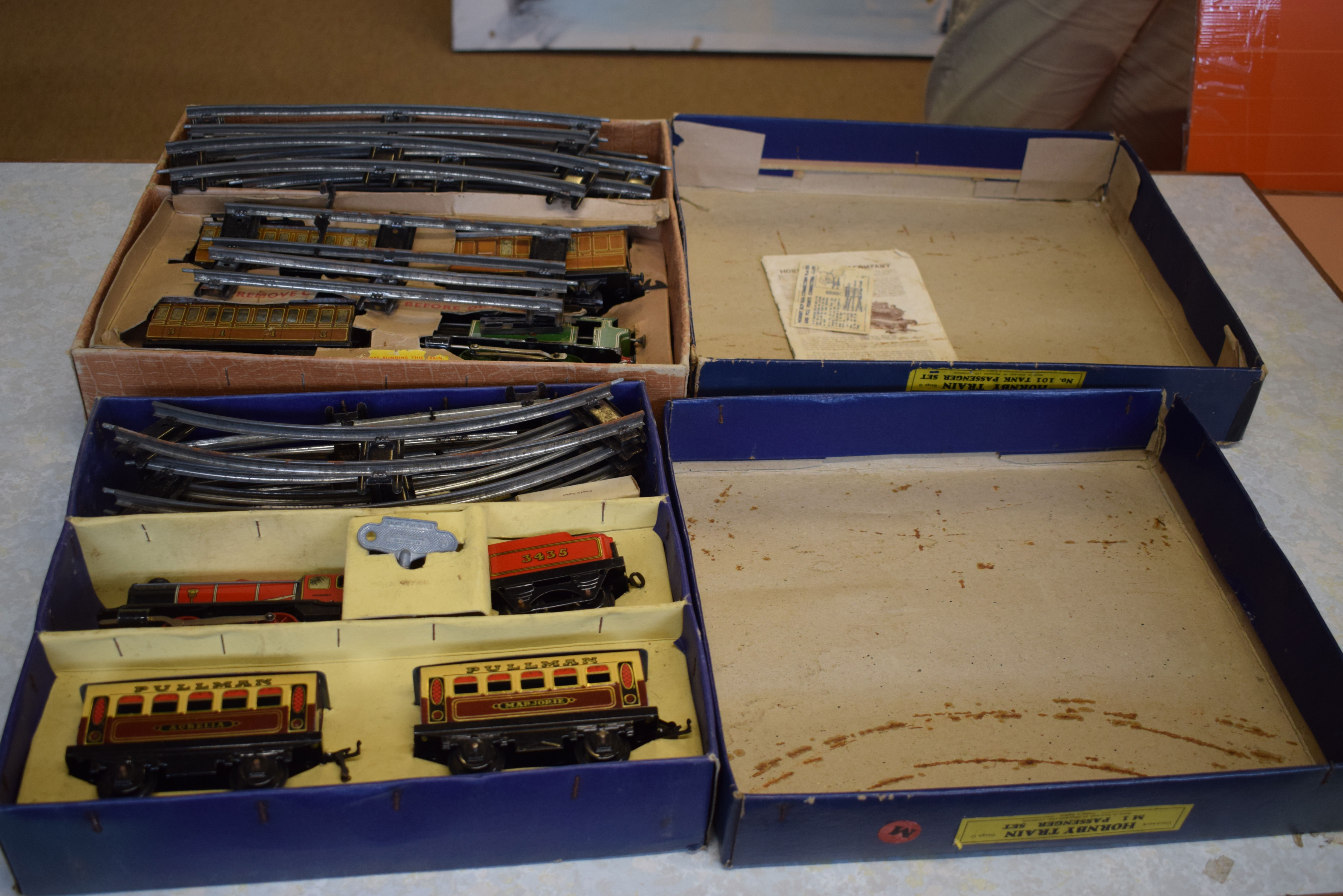 Two post-war Hornby '0' gauge clockwork train sets: Complete M1 (M) passenger set (1947-57) in - Image 2 of 2