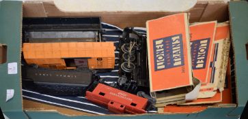 Post war American Lionel electric '0' gauge train set in very good condition comprising 1 x 2-6-2