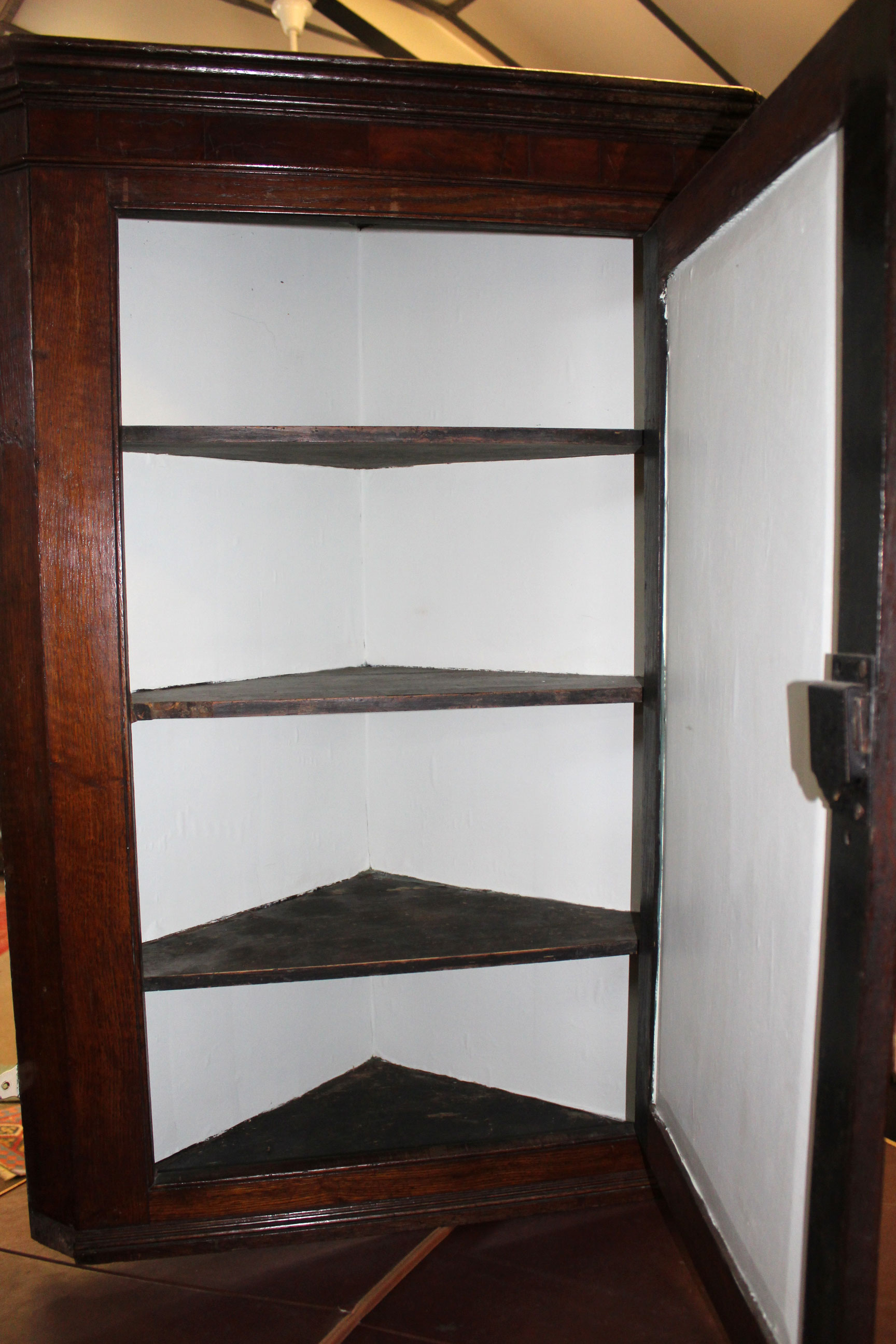 18th century oak wall mounting corner cupboard, panelled door inlaid in the centre with birds on a - Image 2 of 2