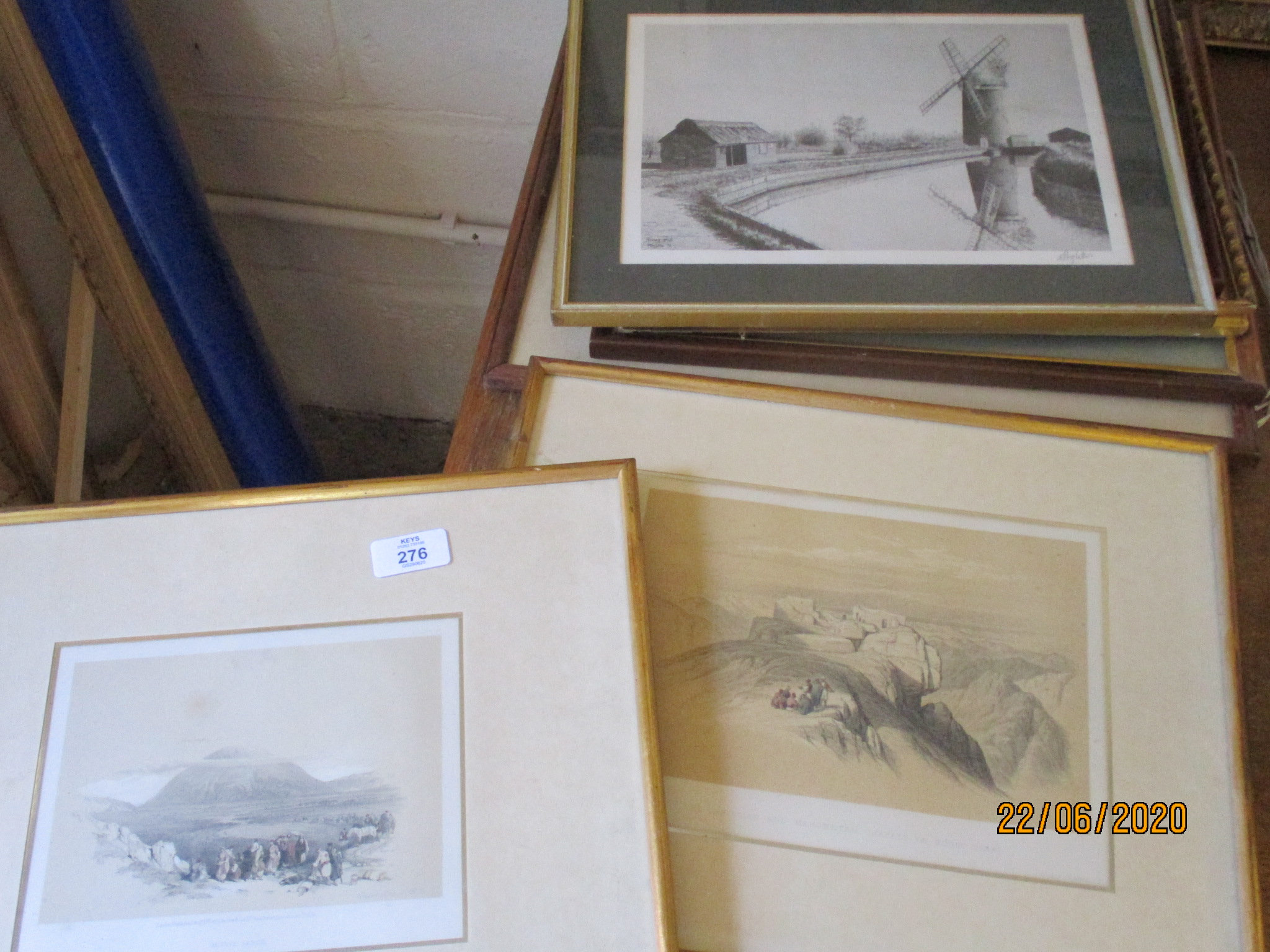 QUANTITY OF VARIOUS FRAMED PRINTS AND PICTURES