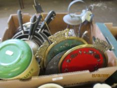 BOX CONTAINING VARIOUS CLEARANCE SUNDRIES INCLUDING POTS, PANS, VINTAGE BISCUIT TIN, TOBACCO TINS