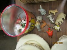 QUANTITY OF VARIOUS MINIATURE ANIMAL ORNAMENTS