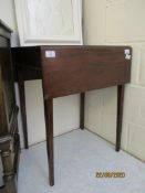 MAHOGANY FINISH FOLDING OCCASIONAL TABLE, WIDTH APPROX 53CM TOGETHER WITH A FRAMED WALL MIRROR,