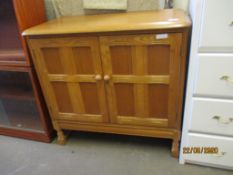 MODERN OAK FINISH LOW CABINET, WIDTH APPROX 84CM