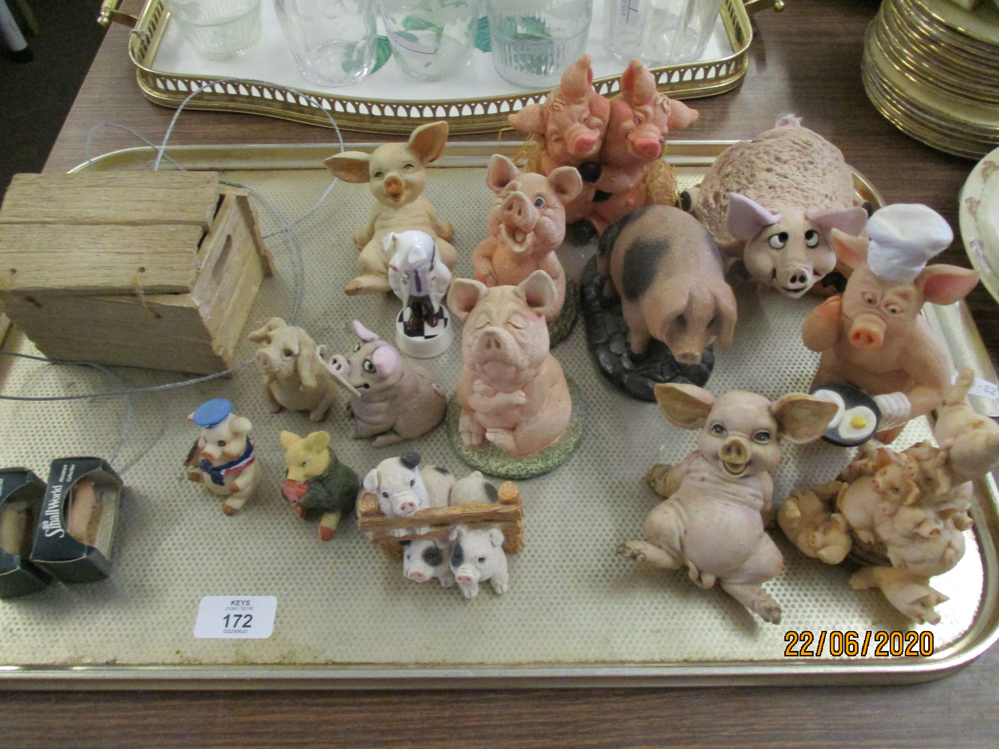 QUANTITY OF VARIOUS MOULDED PIG ORNAMENTS