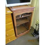 GLAZED HI-FI CABINET, WIDTH APPROX 50CM