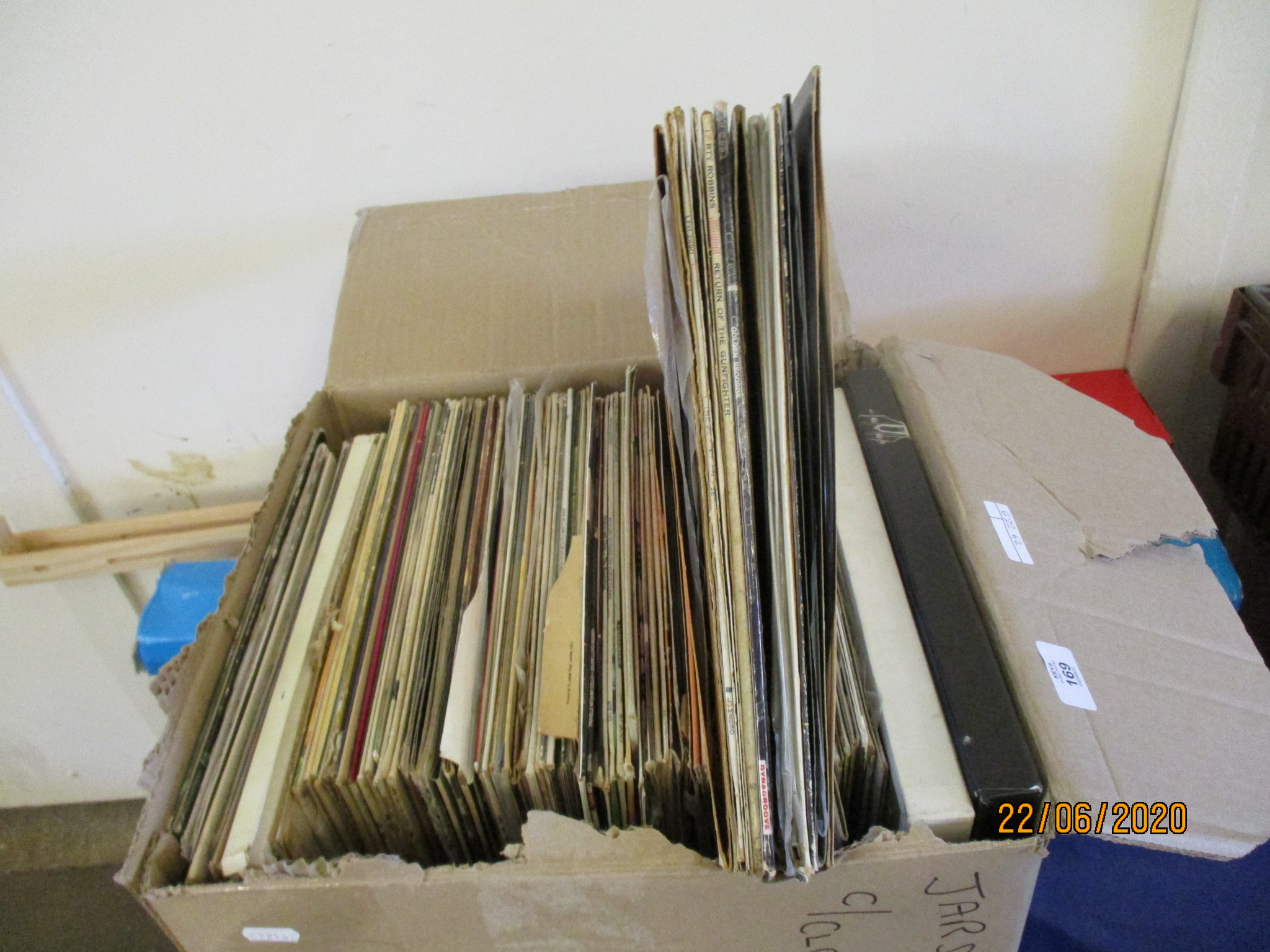 BOX CONTAINING GOOD QUANTITY OF LP VINYLS INC DWANE EDDY, THE NEW SEEKERS, BILL HALEY ETC