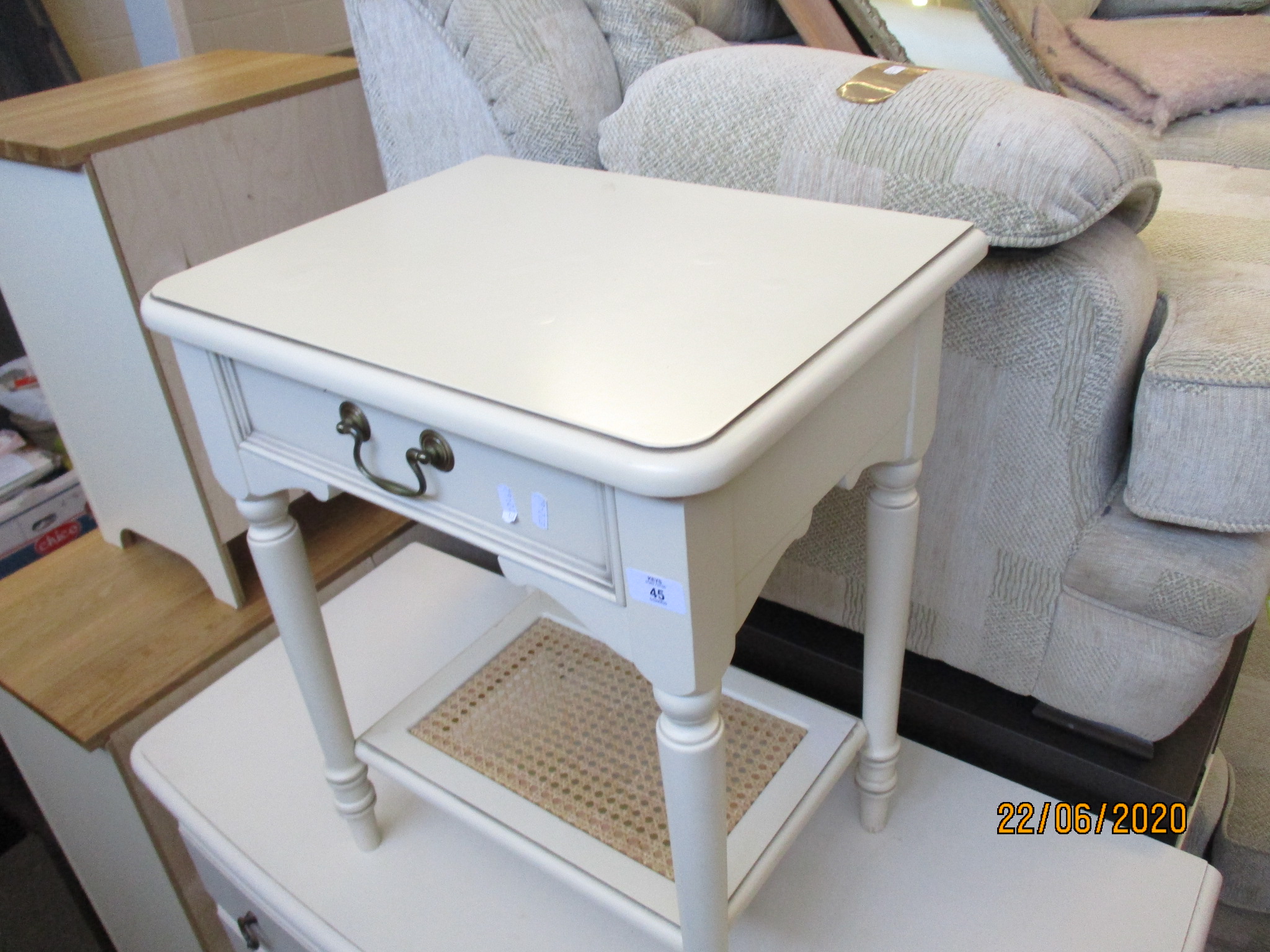 MODERN PAINTED FINISH BEDSIDE TABLE, WIDTH APPROX 50CM - Image 2 of 3