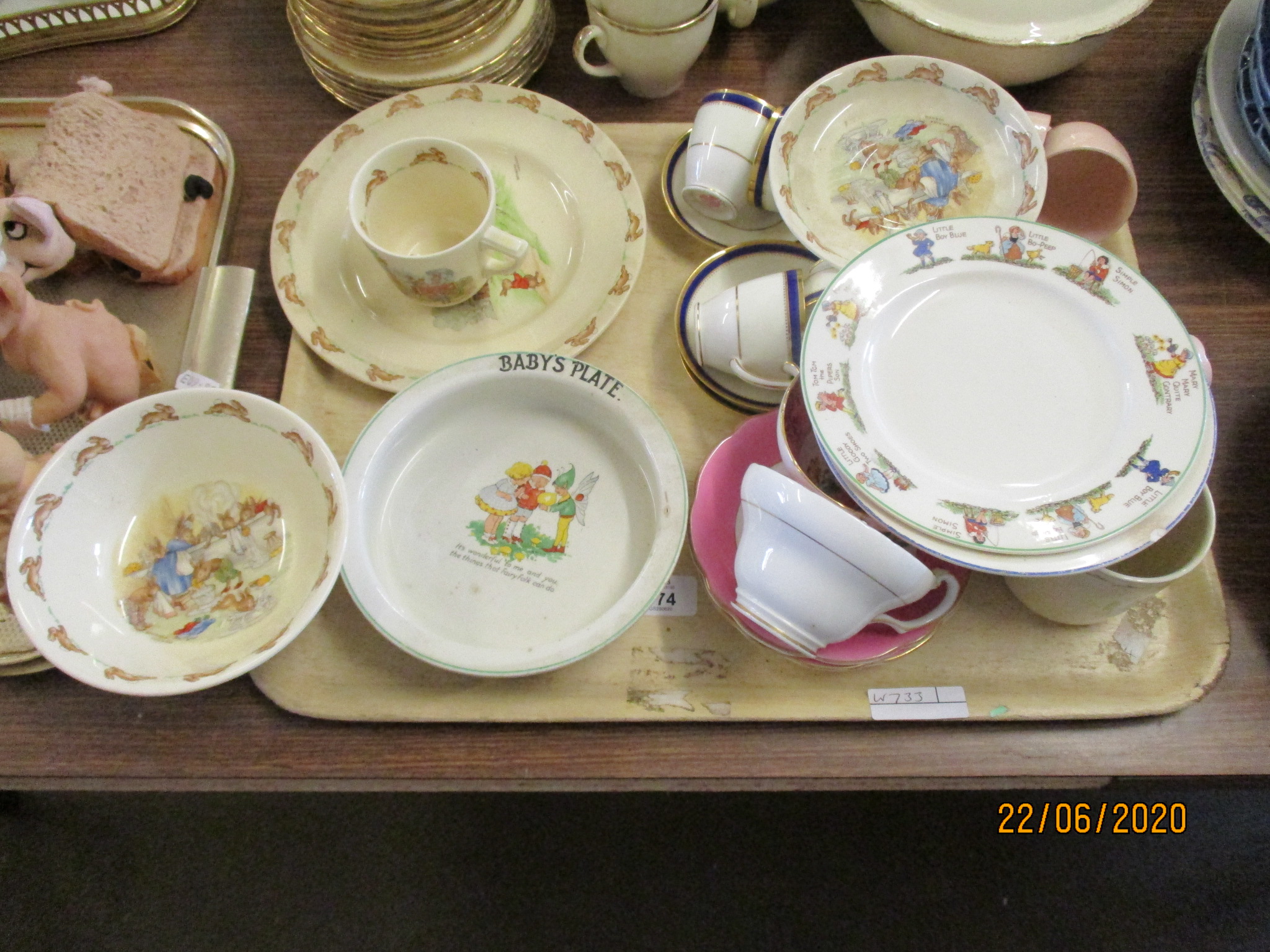 QUANTITY OF VARIOUS CERAMICS INCLUDING MINTONS COFFEE CUPS AND SAUCERS, TOGETHER WITH A QUANTITY