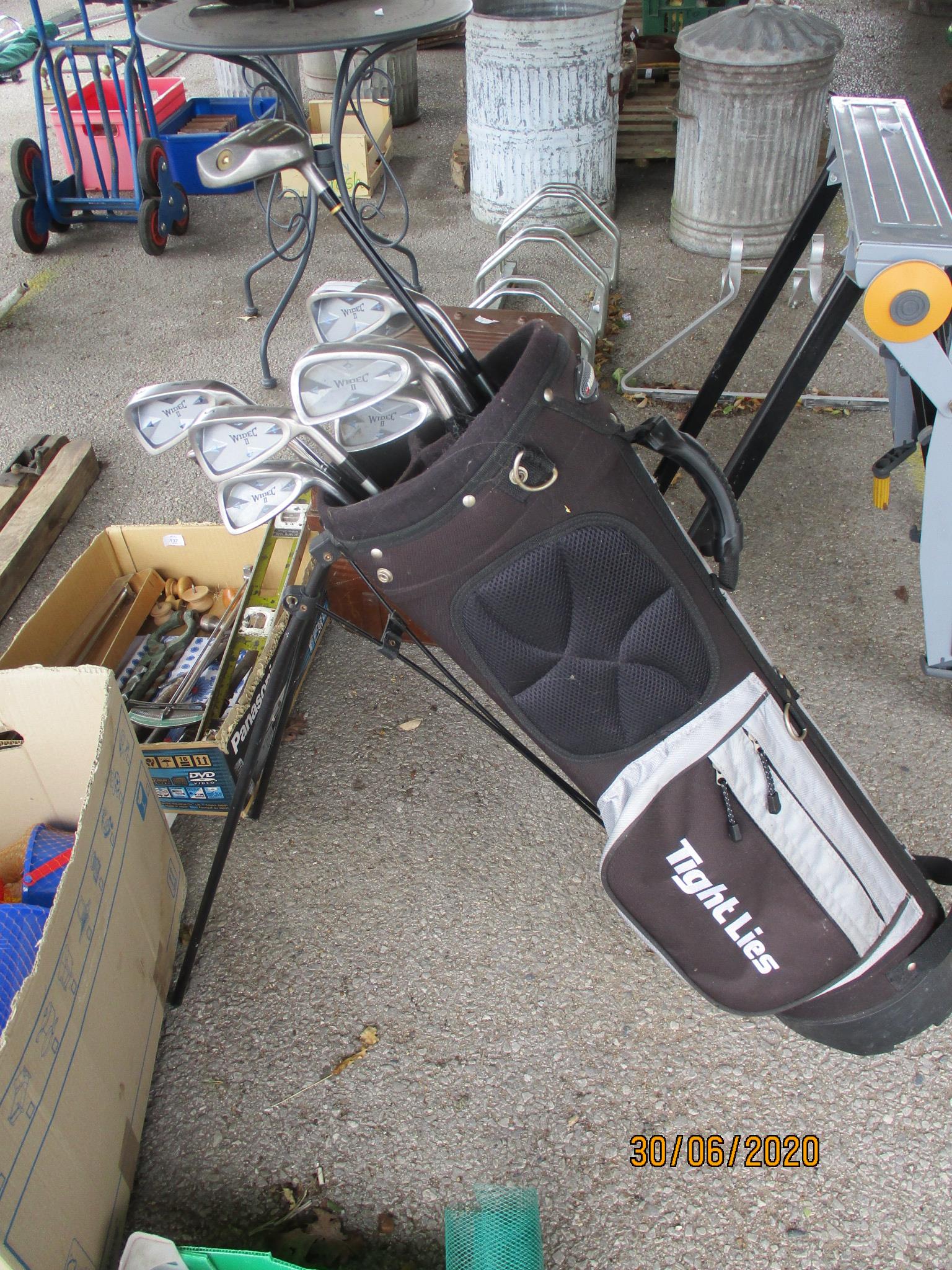 QUANTITY OF GOLF CLUBS AND BAG