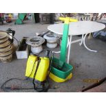 BACKPACK SPRAYER TOGETHER WITH A SEED SPREADER