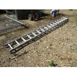 ALUMINIUM EXTENDING LADDER