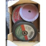 BOX CONTAINING VARIOUS CUTTING DISCS