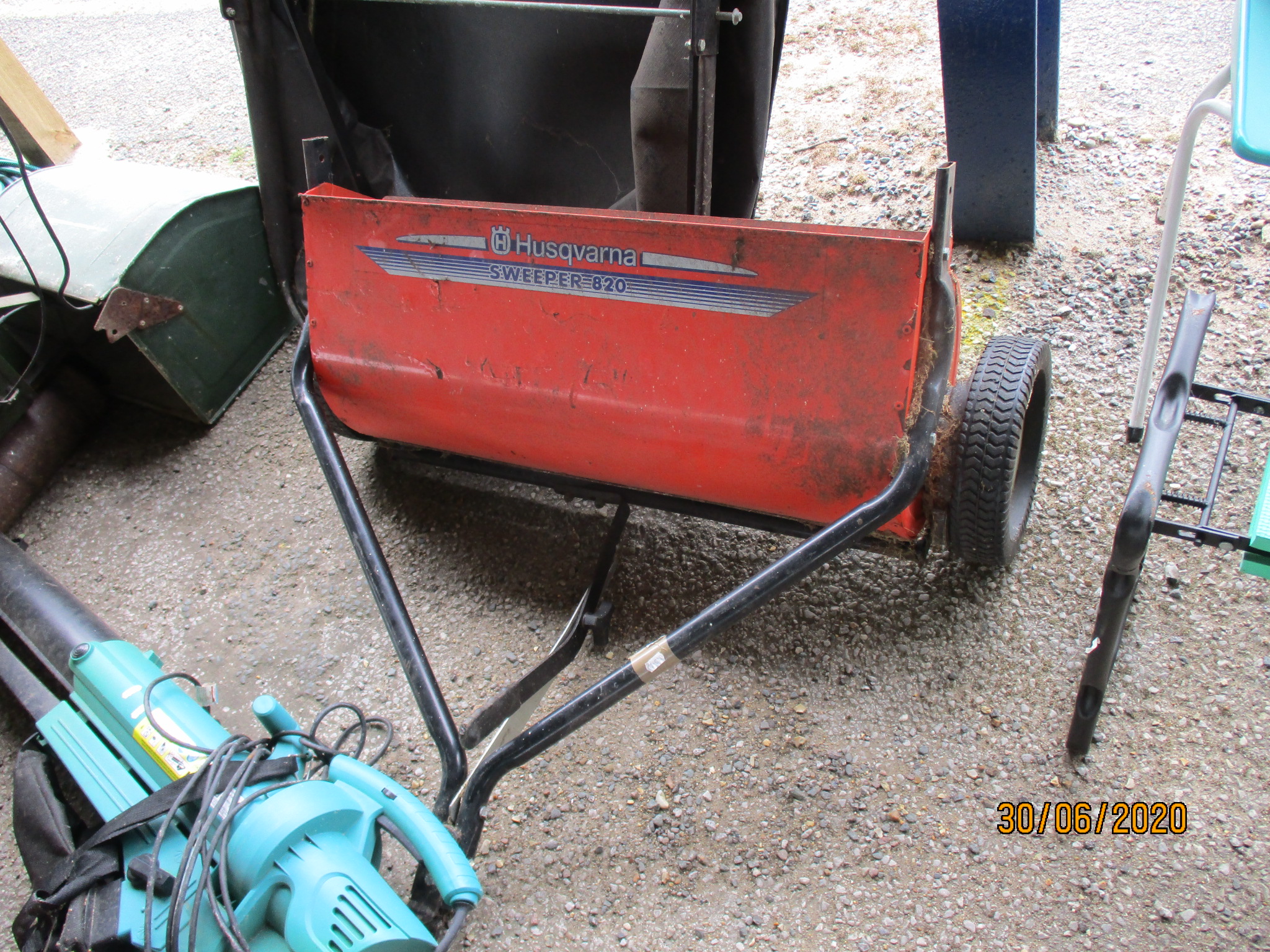 HUSQVARNA SWEEPER ATTACHMENT "820 SWEEPER" & COLLECTOR - Image 2 of 2