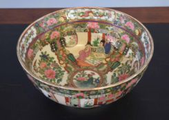 Chinese porcelain bowl decorated in famille rose style, 26cm diam