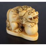 Ivory figure of a dragon, 5cm high