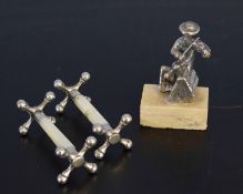 Silver metal model of a violinist and two silver metal knife rests (3)