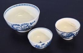 18th century Worcester porcelain slop bowl in the rock strata pattern, together with two Worcester