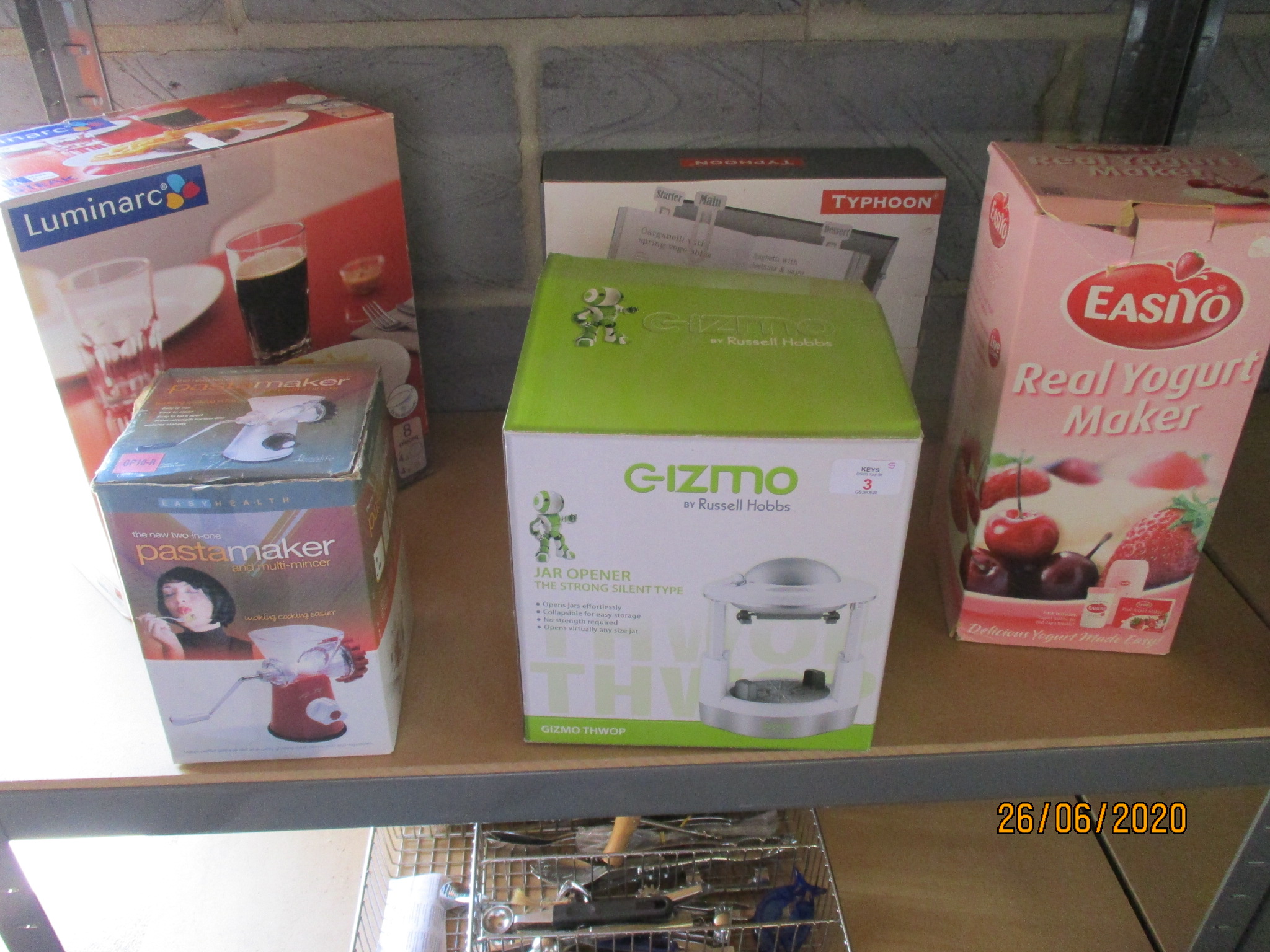 Collection of household items to include Gizmo by Russell Hobbs and pasta maker etc