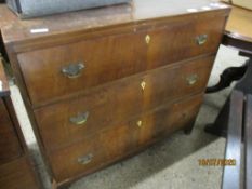 19TH CENTURY MAHOGANY CHEST OF DRAWERS