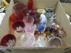 LARGE BOX OF VARIOUS GLASS WARE, ORNAMENTS ETC