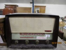 BAKELITE FRAMED VINTAGE PHILCO MAINS RADIO, 41CM WIDE