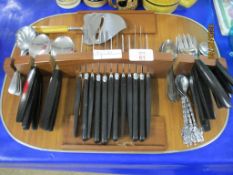 MOUNTED CUTLERY SET