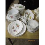 COLLECTION OF ROYAL WORCESTER “ARDERN” AND “EVESHAM” WARES INCLUDING CASSEROLE DISHES, PLATES ETC