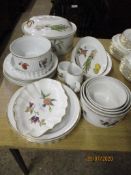 COLLECTION OF ROYAL WORCESTER “ARDERN” AND “EVESHAM” WARES INCLUDING CASSEROLE DISHES, PLATES ETC