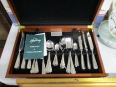 HOUSLEY CUTLERY SET IN BOX