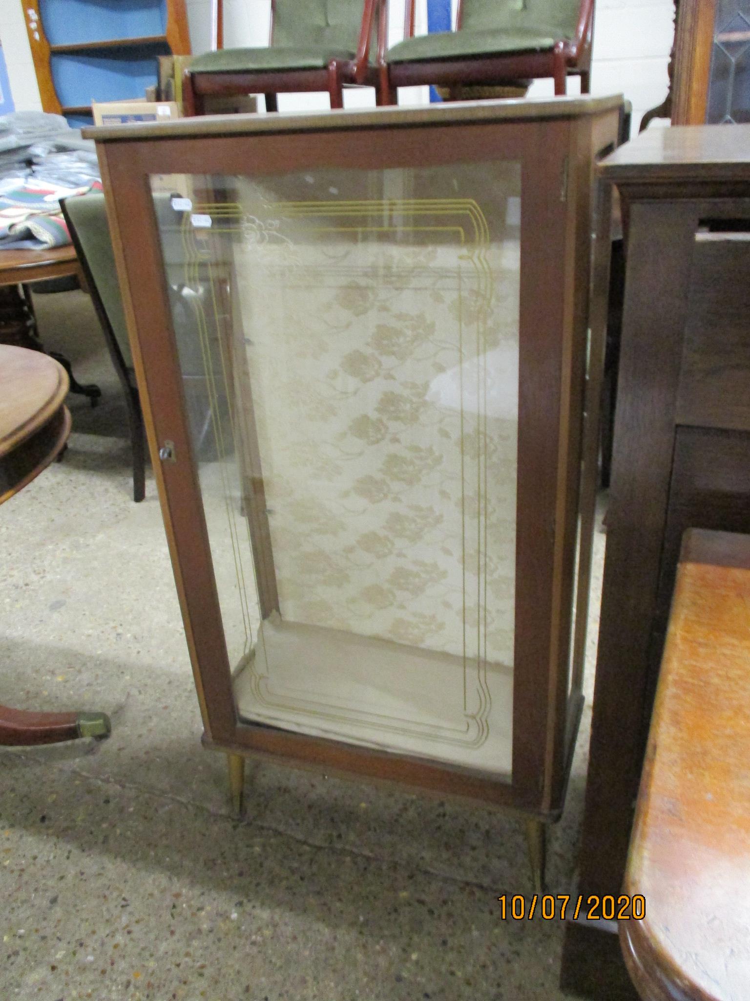 SMALL MID-20TH CENTURY GLAZED DISPLAY CABINET, WIDTH APPROX 58CM