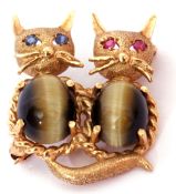 Vintage cat brooch, the textured 14K mount features two cats, both with cabochon tiger's eye