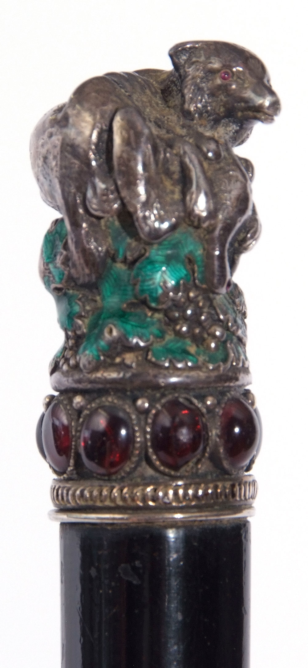 Ebonised cane, the white metal handle decorated in the form of a bear with prey with traces of green - Image 5 of 8