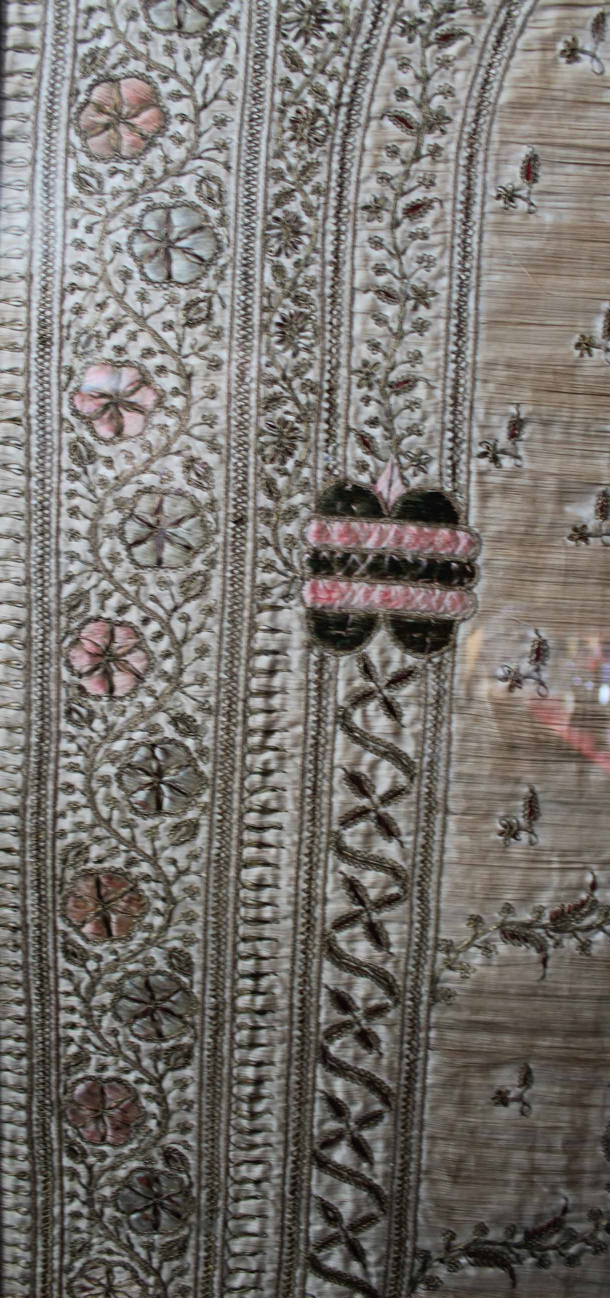 Large silk and gilt filigree embroidered wall hanging or table cloth of Persian or Oriental - Image 6 of 6