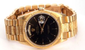 A FINE GENTLEMAN'S 18K SOLID GOLD ROLEX OYSTER PERPETUAL DAY DATE PRESIDENT BRACELET WATCH CIRCA