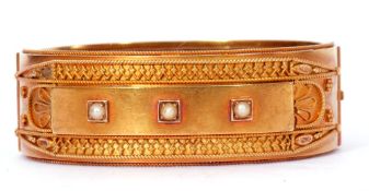 Victorian high grade yellow metal Etruscan hinged bracelet, the plain polished raised centre applied