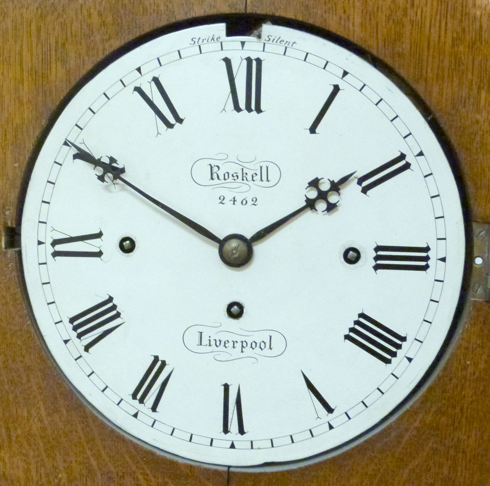 Large oak cathedral style bracket clock with matching bracket, arched top with central decorative - Image 2 of 4