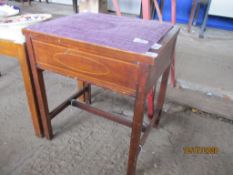 SMALL EDWARDIAN UPHOLSTERED PIANO STOOL WITH STRUNG DECORATION, APPROX LENGTH 45CM