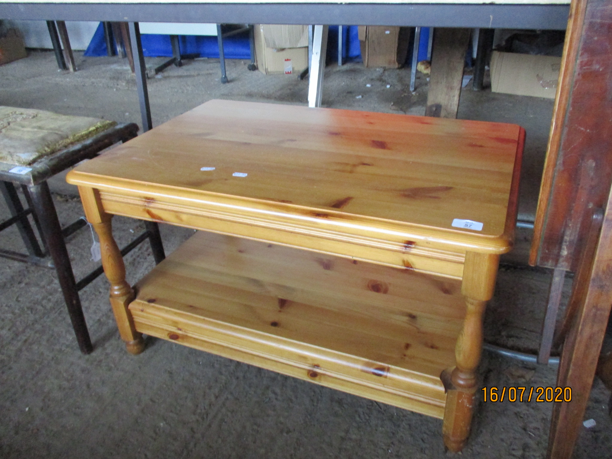 MODERN PINE COFFEE TABLE, SIZE APPROX 76 X 51CM