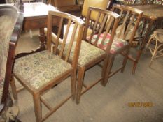 SET OF THREE OAK DINING CHAIRS, HEIGHT APPROX 81CM