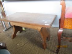 SMALL OAK OCCASIONAL TABLE, LENGTH APPROX 80CM