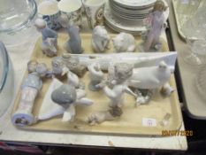TRAY OF VARIOUS LLADRO AND OTHER MODERN ORNAMENTS ETC